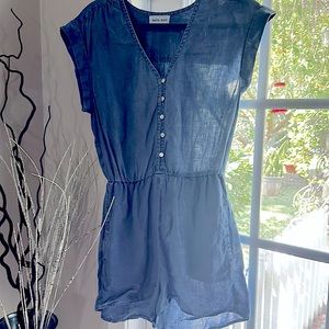 Bella Dahl short sleeve blue linen romper. Great condition, no flaws.